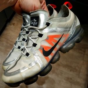 Size 10.5M Nike Vapor Max "Platinum Orange" GC!!!